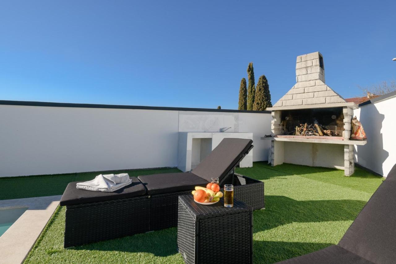 Complex Villa White Pula Exteriör bild