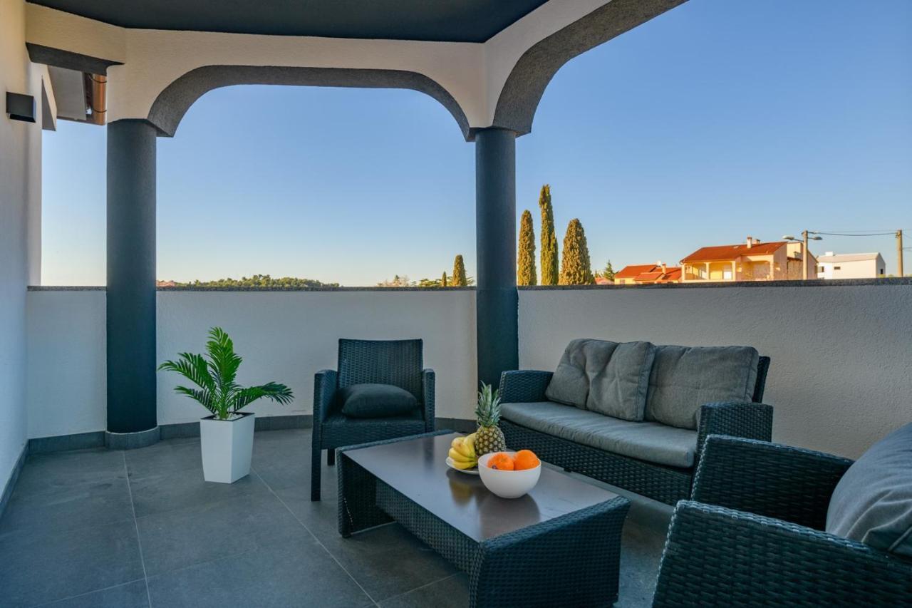 Complex Villa White Pula Exteriör bild