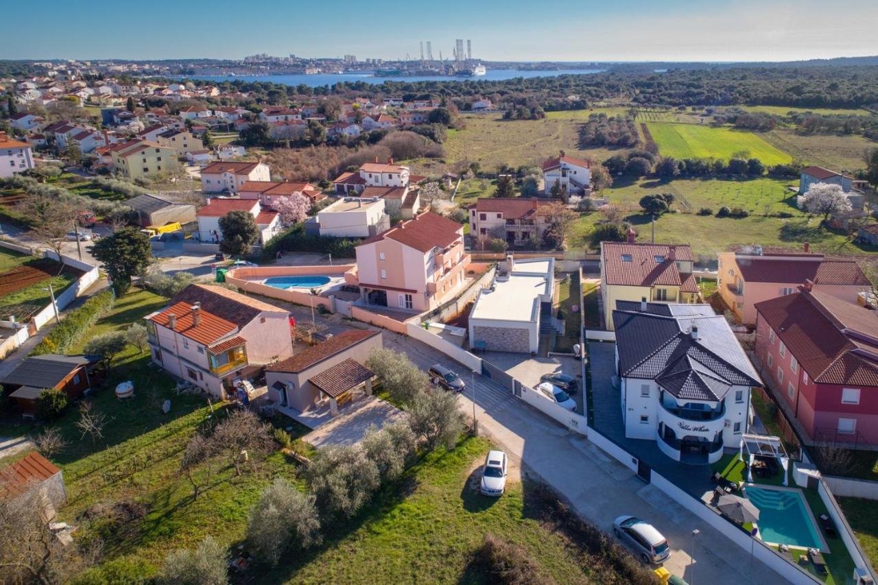 Complex Villa White Pula Exteriör bild